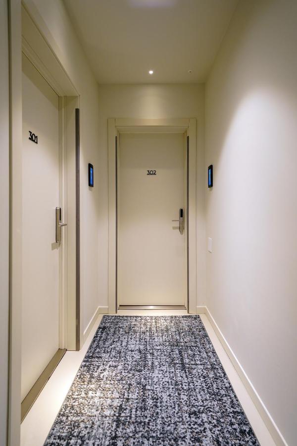 Bergamo INN 21 Esterno foto A door
